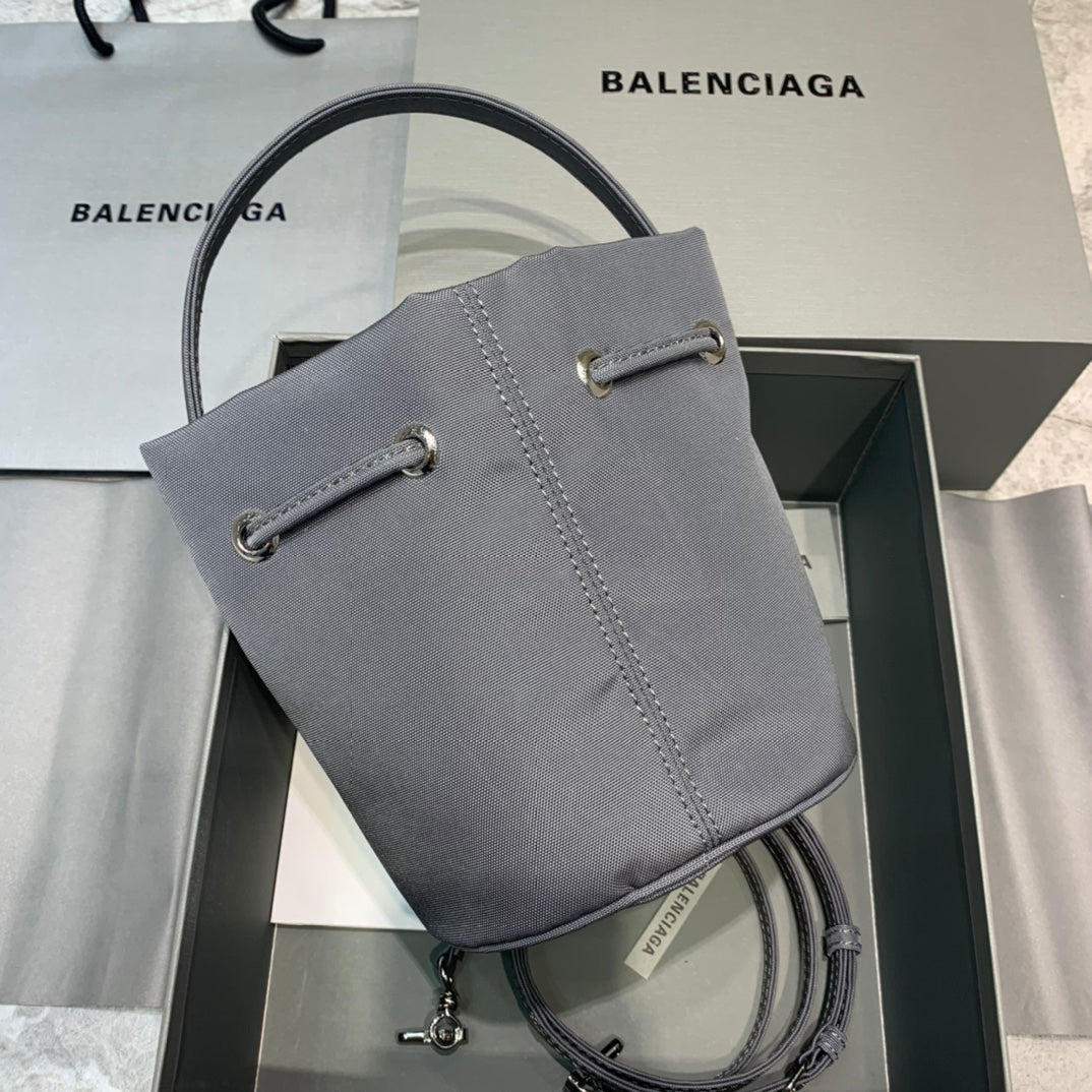 BLN-Ciaga Le Cagole Medium Bucket Bag In Gray, For Women,  Bags 11.8in/30LO