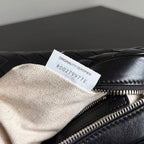 BV 25 Small Intrecciato Camera Bag 24.5cm Black Cowhide HW