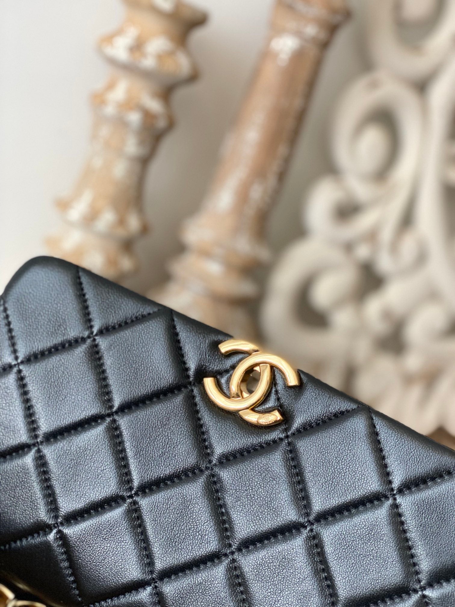 CHL - Large Flap Black Bag For Women 23LO/9in