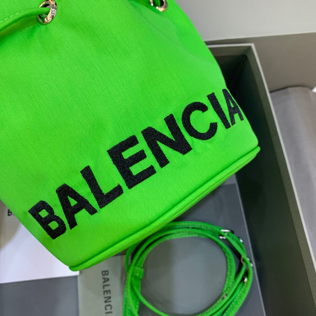BLN-Ciaga Le Cagole Medium Bucket Bag In Green, For Women,  Bags 11.8in/30LO