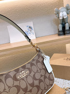 LO - CCH Bags - 200