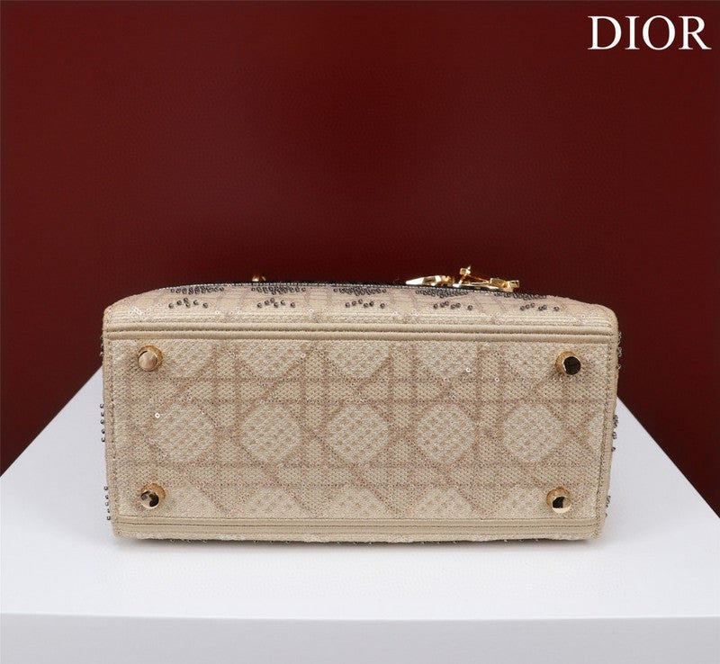 Lusso Official - DYOR FASHION BAGS - 2017