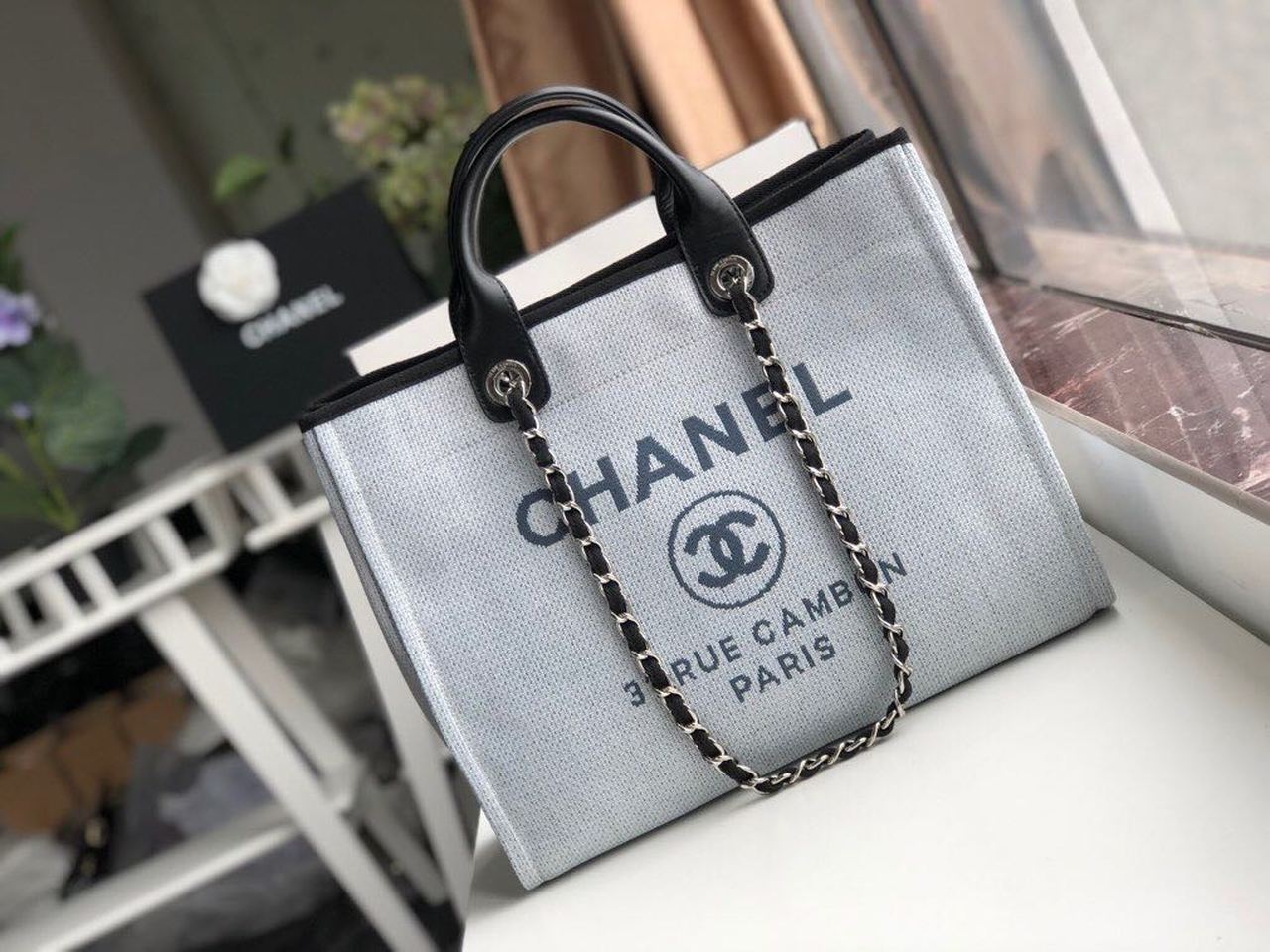 CHL -  Deauville Tote 38LO White Gray For Women A66941