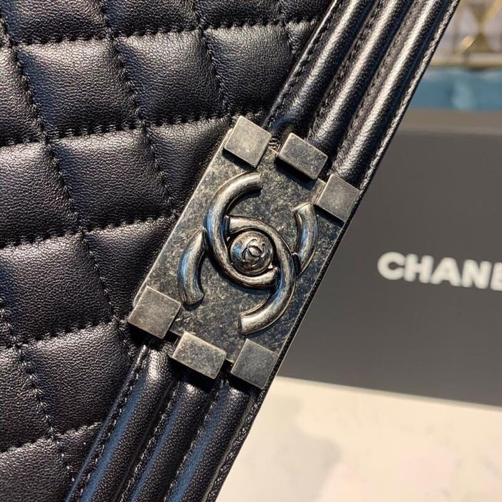 CHL -  Boy Handbag SilLusso Official - Hardware Black For Women Bags, Shoulder And Crossbody Bags 9.8in/25LO A67086