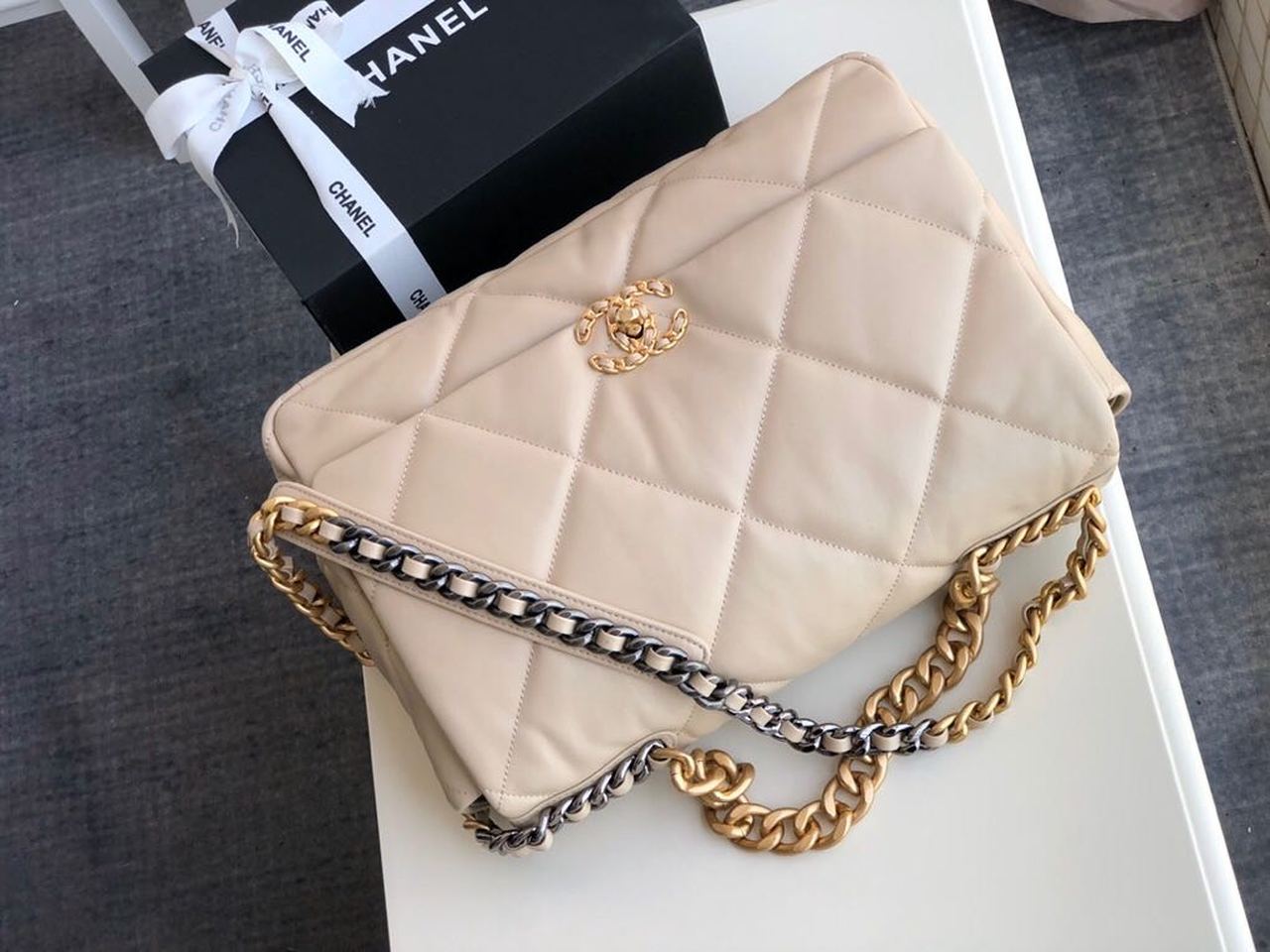 CHL -  19 Maxi HandBag Beige For Women 14in/36LO