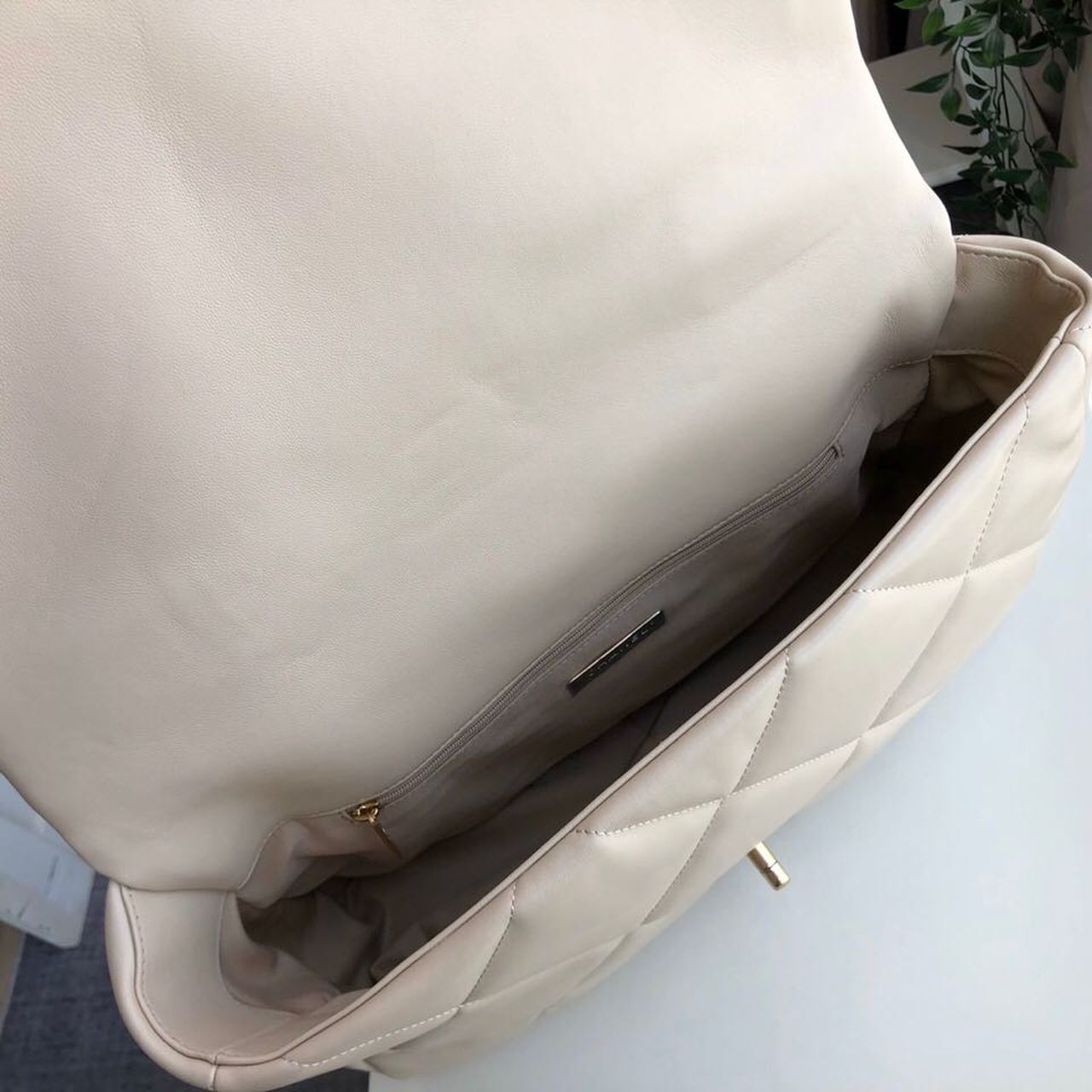 CHL -  19 Maxi HandBag Beige For Women 14in/36LO
