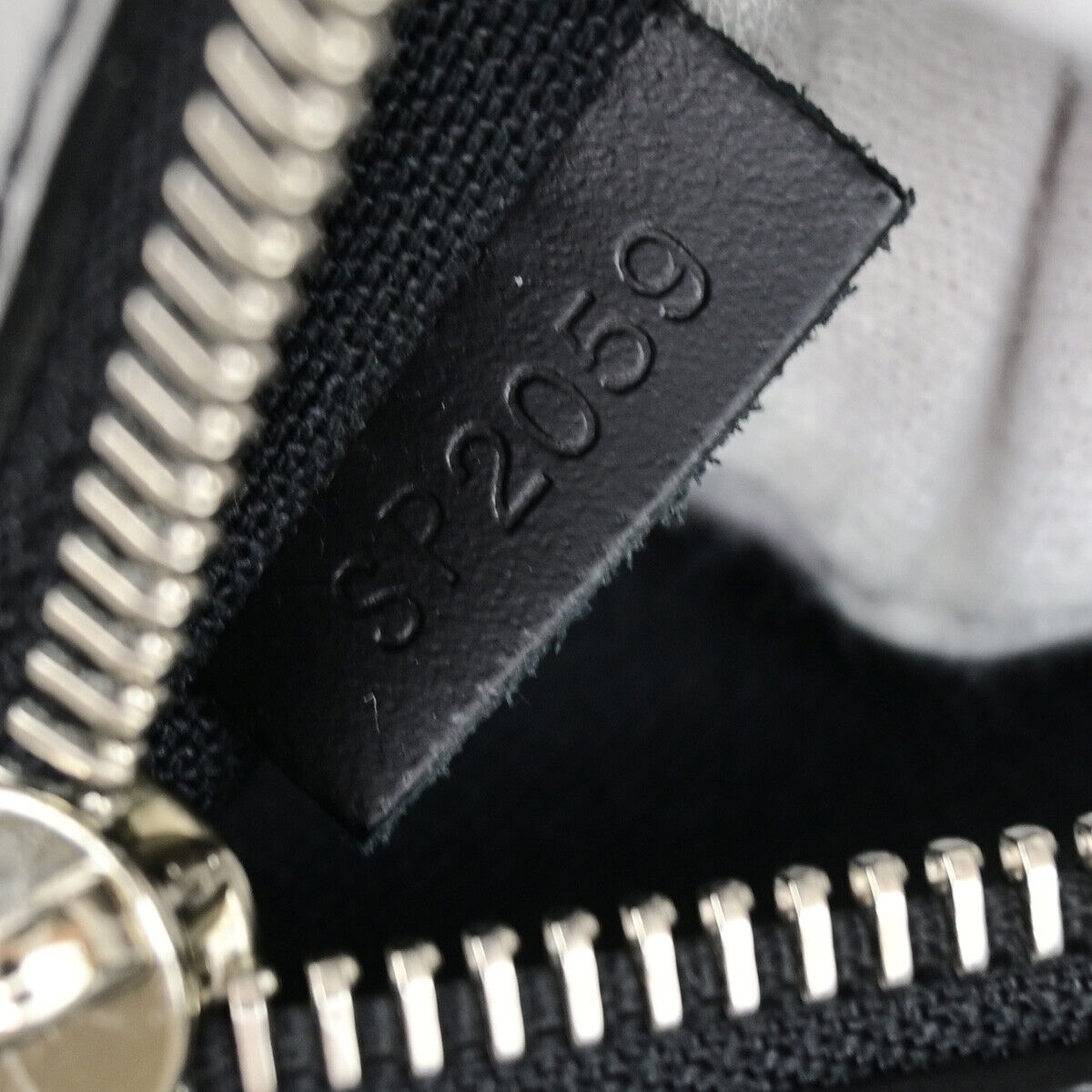 LO-LV bags 2038