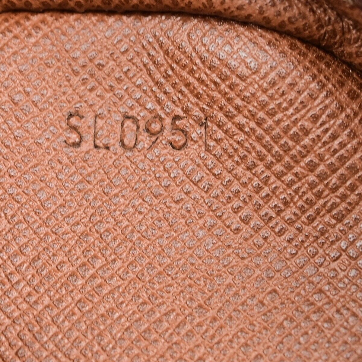 LO-LV bags 2052