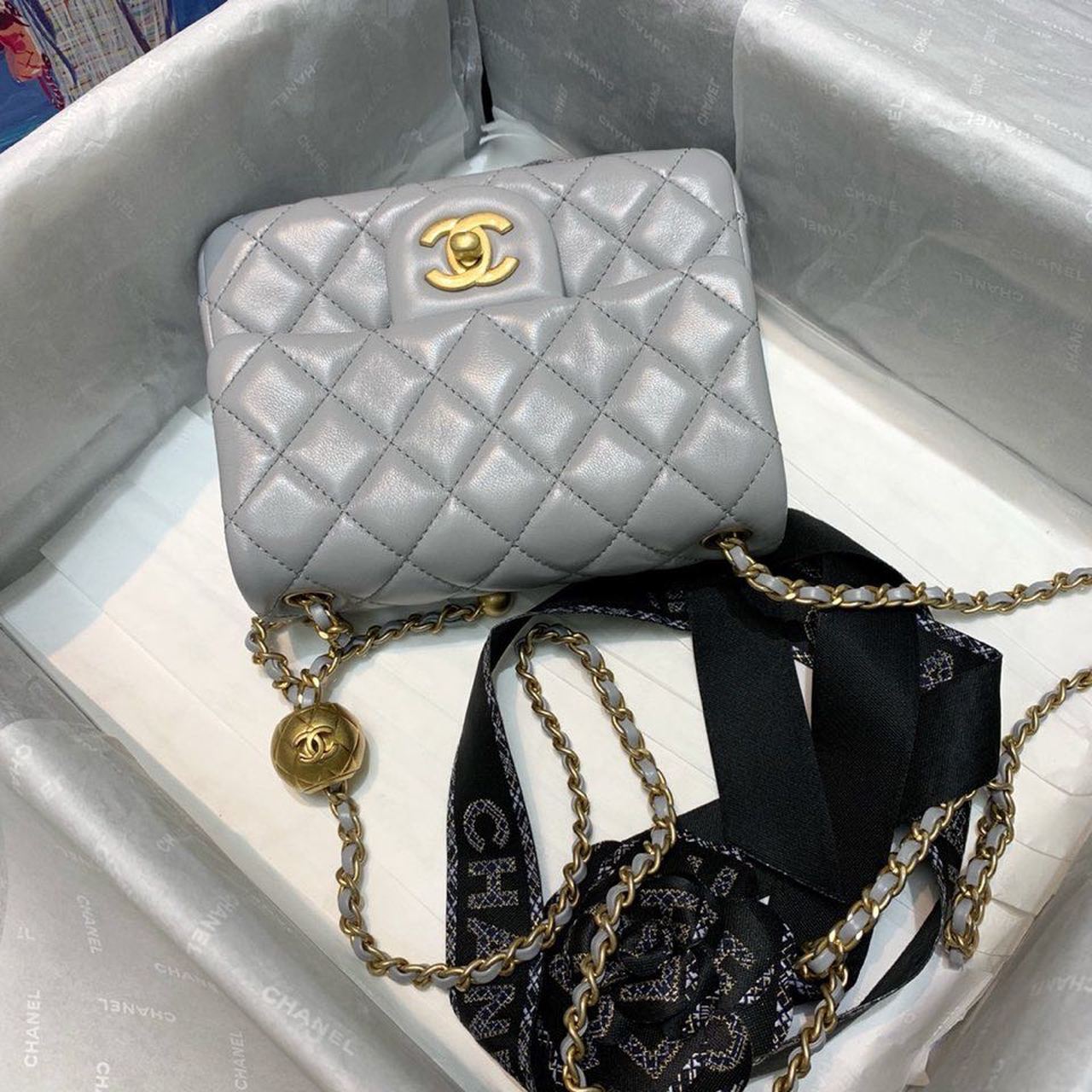 CHL -  Classic Flap With Charm Chain With CHL -  Details On Strap Bag 17LO/7inch Gold Hardware Grey