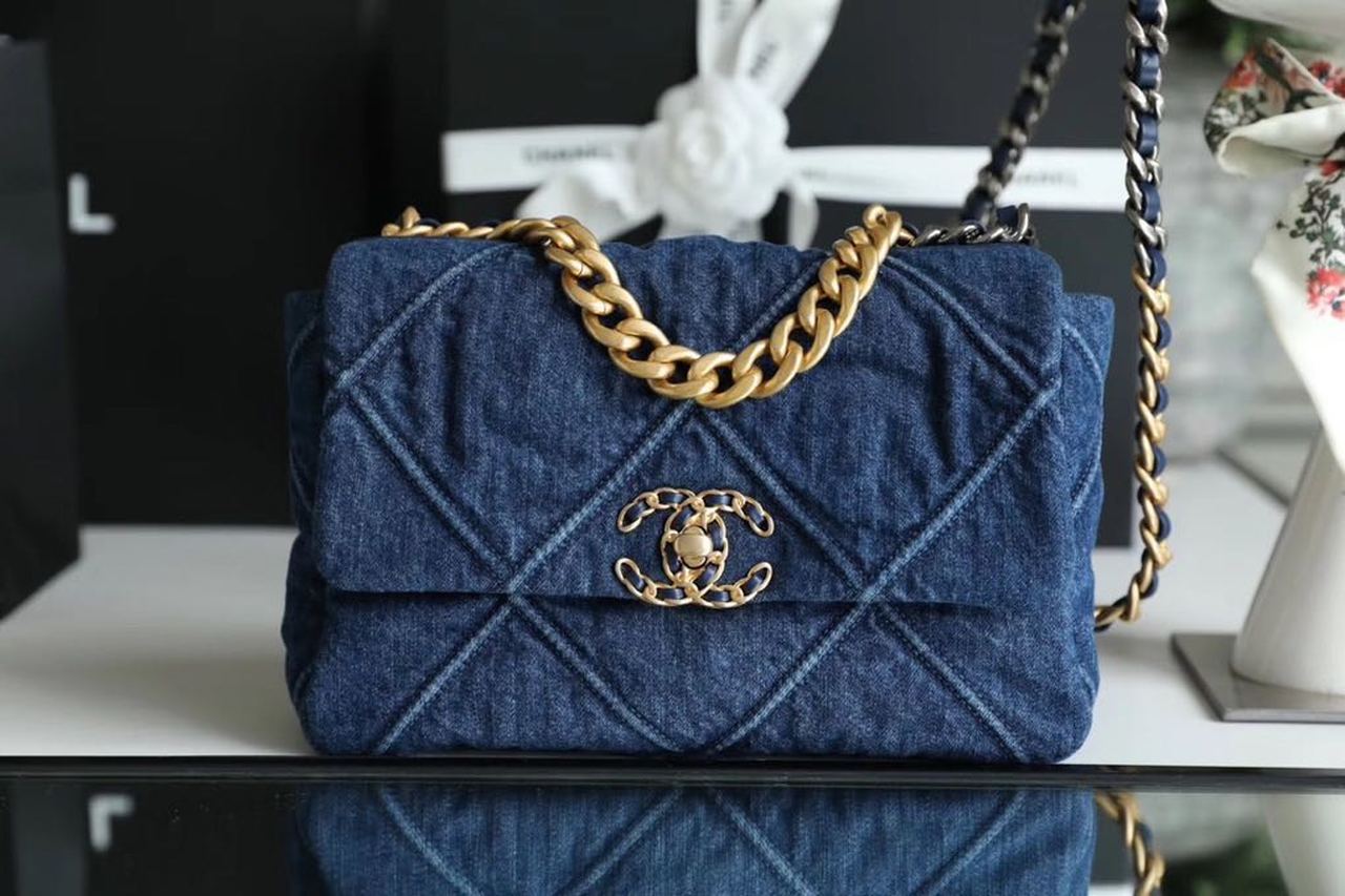 CHL -  19 Handbag Denim Blue For Women Flap Bag, Shoulder And Crossbody Bags 10.1in/26LO AS1160 B02876 N6832