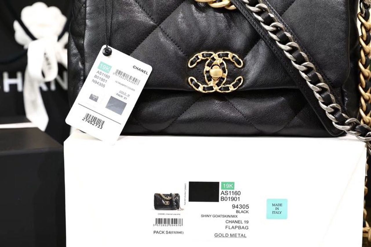 CHL -  19 Handbag 26LO Black For Women AS1160 B04852 94305