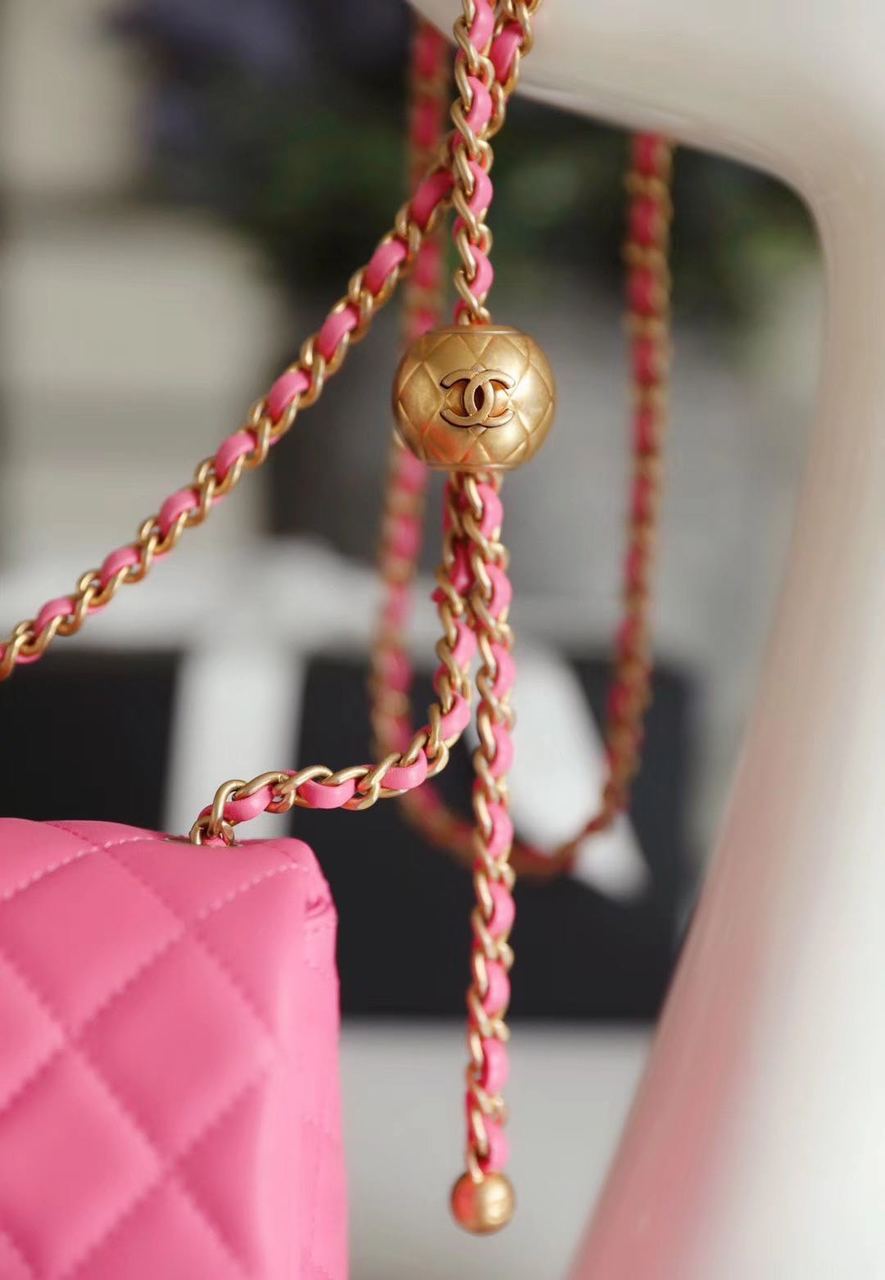 CHL -  Classic Flap With Charm Chain With CHL -  Ball On Strap Bag 20LO Gold Toned Hardware Lambskin Leather Spring/SuMM - er Collection, Pink