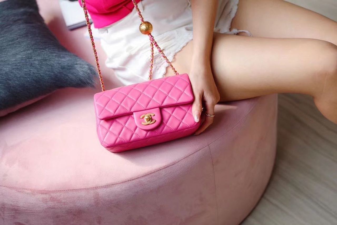 CHL -  Classic Flap With Charm Chain With CHL -  Ball On Strap Bag 20LO Gold Toned Hardware Lambskin Leather Spring/SuMM - er Collection, Pink