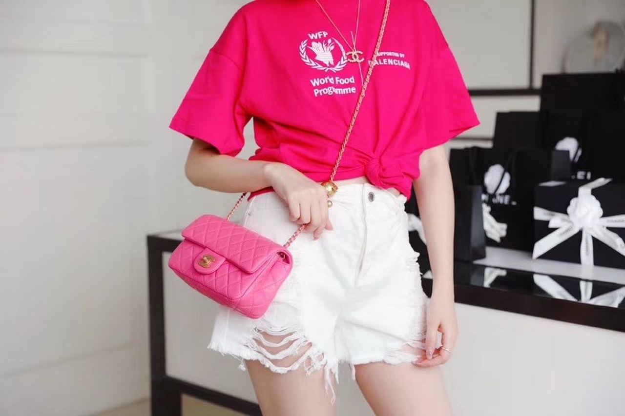 CHL -  Classic Flap With Charm Chain With CHL -  Ball On Strap Bag 20LO Gold Toned Hardware Lambskin Leather Spring/SuMM - er Collection, Pink