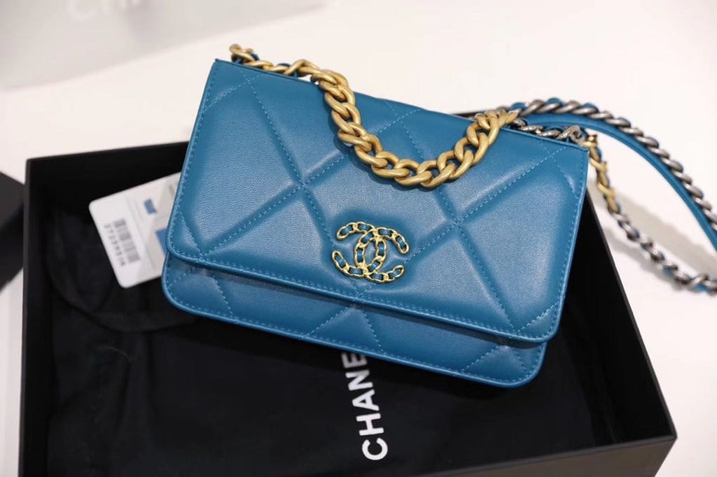CHL -  19 WOC Flap Bag 20LO Goatskin Leather Spring/SuMM - er Act 1 Collection, Blue