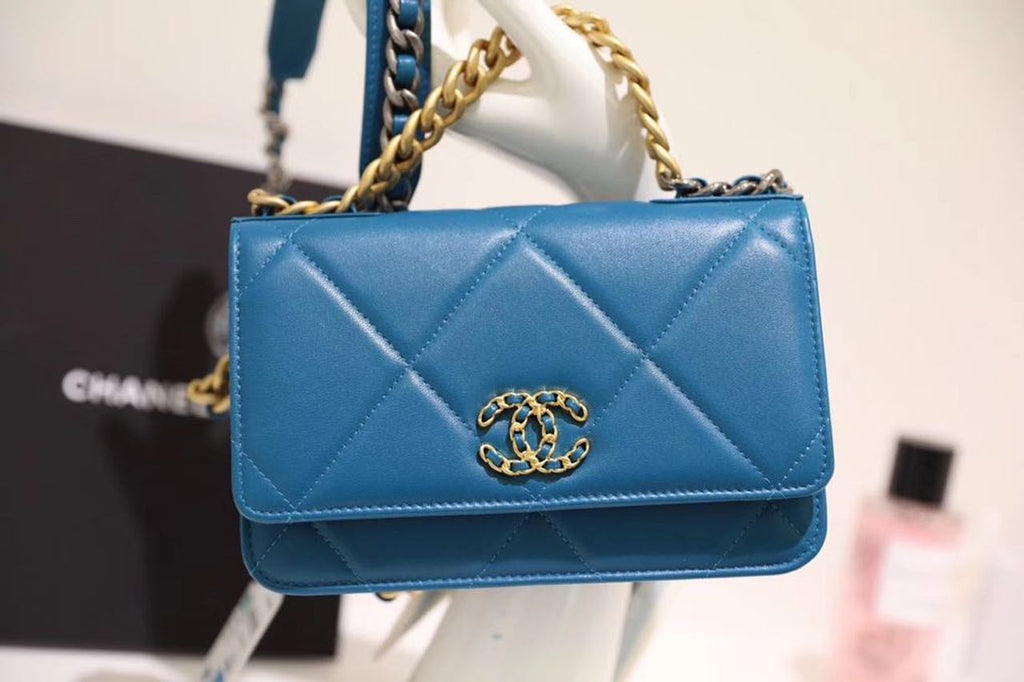 CHL -  19 WOC Flap Bag 20LO Goatskin Leather Spring/SuMM - er Act 1 Collection, Blue