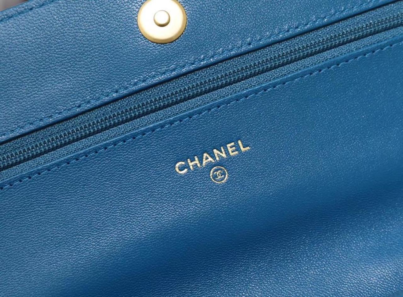 CHL -  19 WOC Flap Bag 20LO Goatskin Leather Spring/SuMM - er Act 1 Collection, Blue