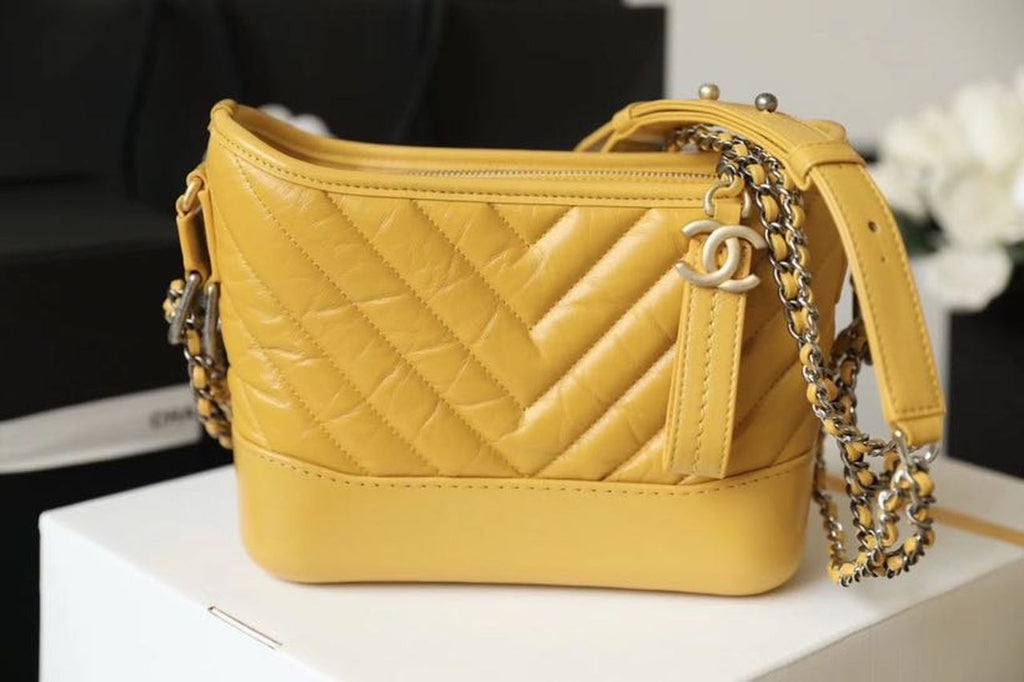 CHL -  Chevron Gabrielle Hobo Bag 20LO Aged Calfskin Leather Spring/SuMM - er Act 1 Collection, Yellow