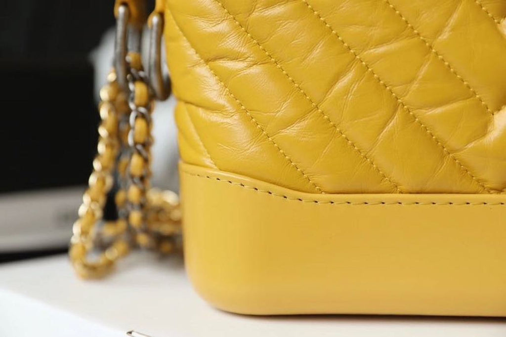 CHL -  Chevron Gabrielle Hobo Bag 20LO Aged Calfskin Leather Spring/SuMM - er Act 1 Collection, Yellow