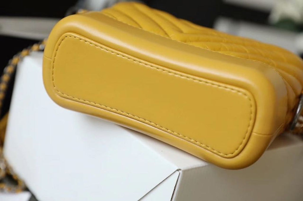 CHL -  Chevron Gabrielle Hobo Bag 20LO Aged Calfskin Leather Spring/SuMM - er Act 1 Collection, Yellow