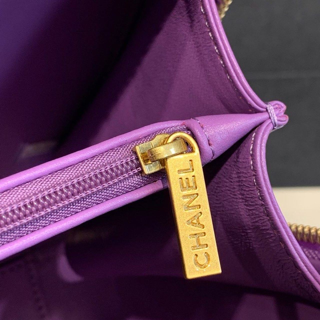 CHL -  Filigree Vanity Case Bag 20LO Gold Toned Hardware Caviar Leather Spring/SuMM - er Act 1 Collection, Purple