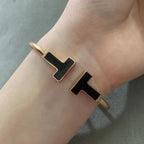 T WIDE ONYX OPEN BRACELET