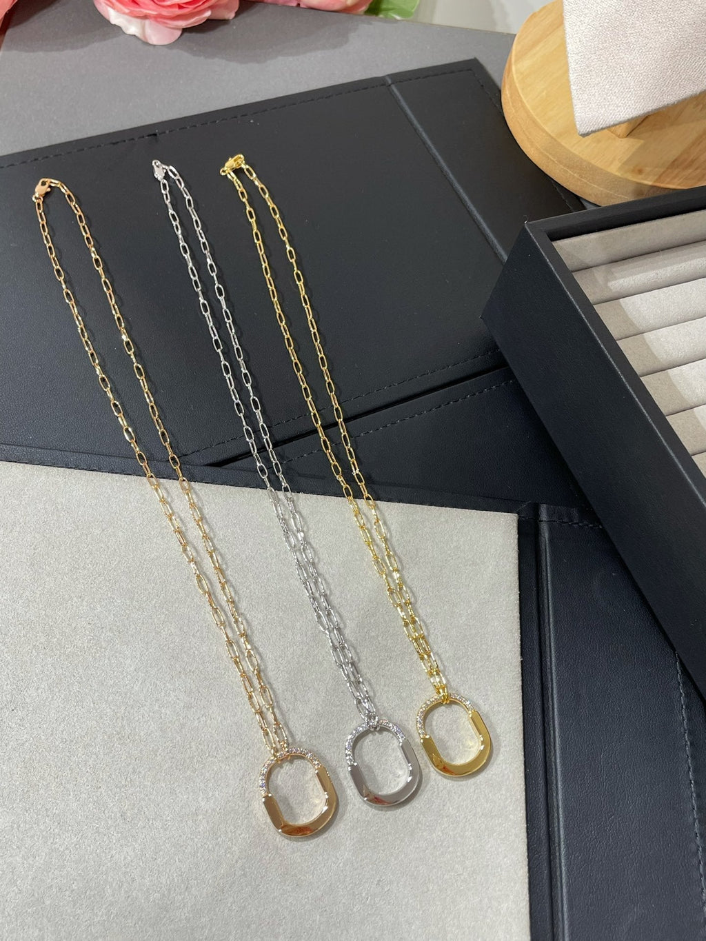 LOCK MEDIUM PENDANT DIAMOND NECKLACE