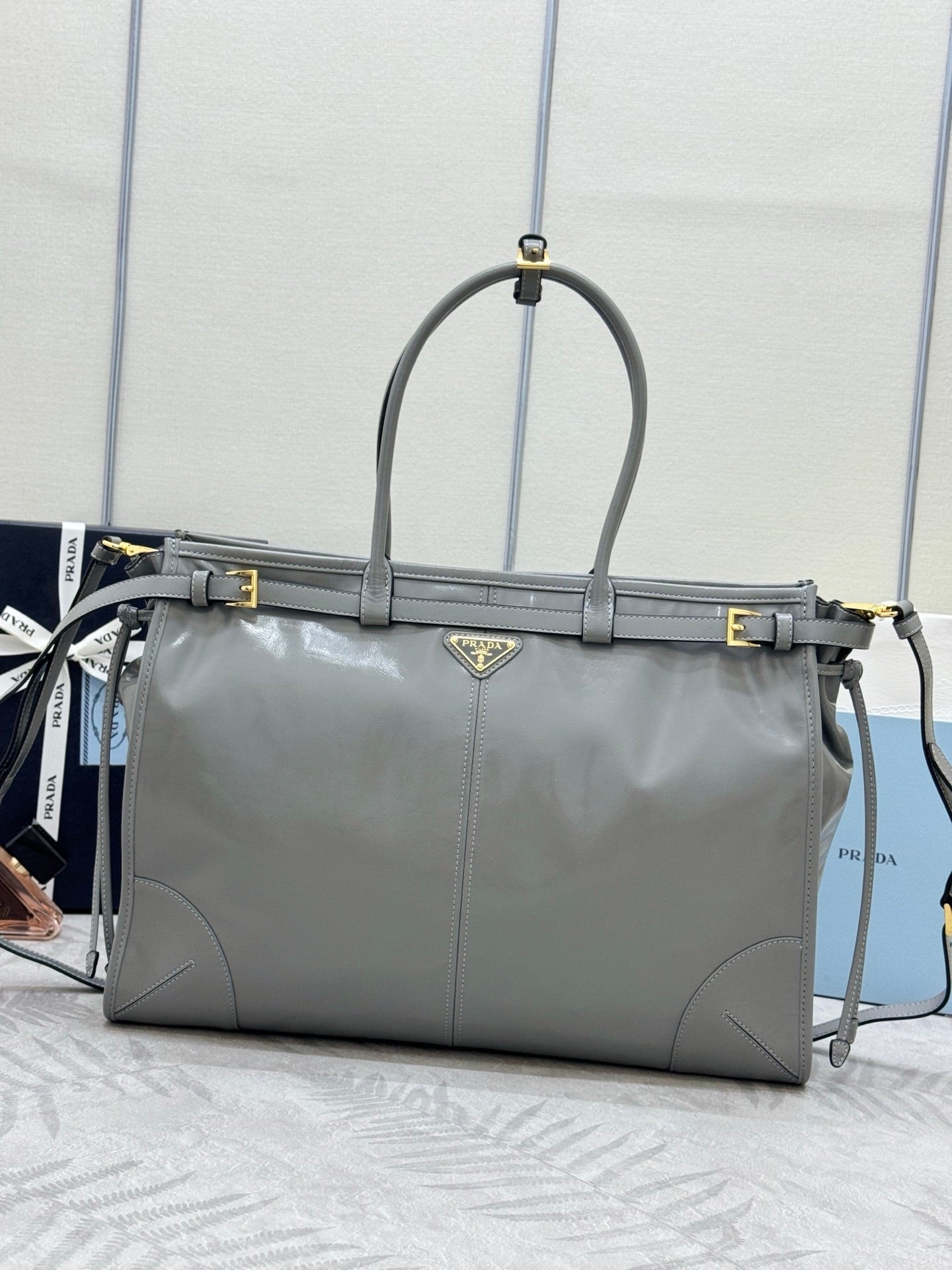 Pra Lux Soft Waxed Leather 1BA439 Extra Large 42cm Handbag Gray 267477