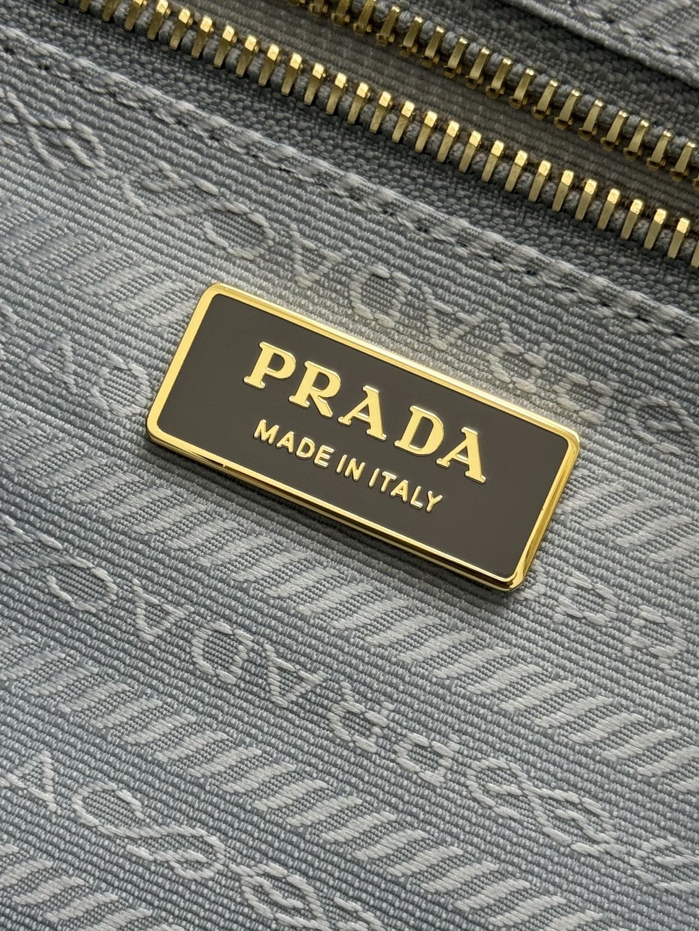 Pra Lux Soft Waxed Leather 1BA439 Extra Large 42cm Handbag Gray 267477