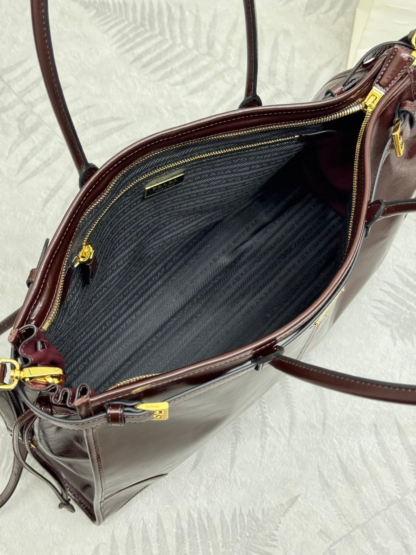 Pra Lux Soft Waxed Leather 1BA439 Extra Large 42cm Handbag Burgundy 267459