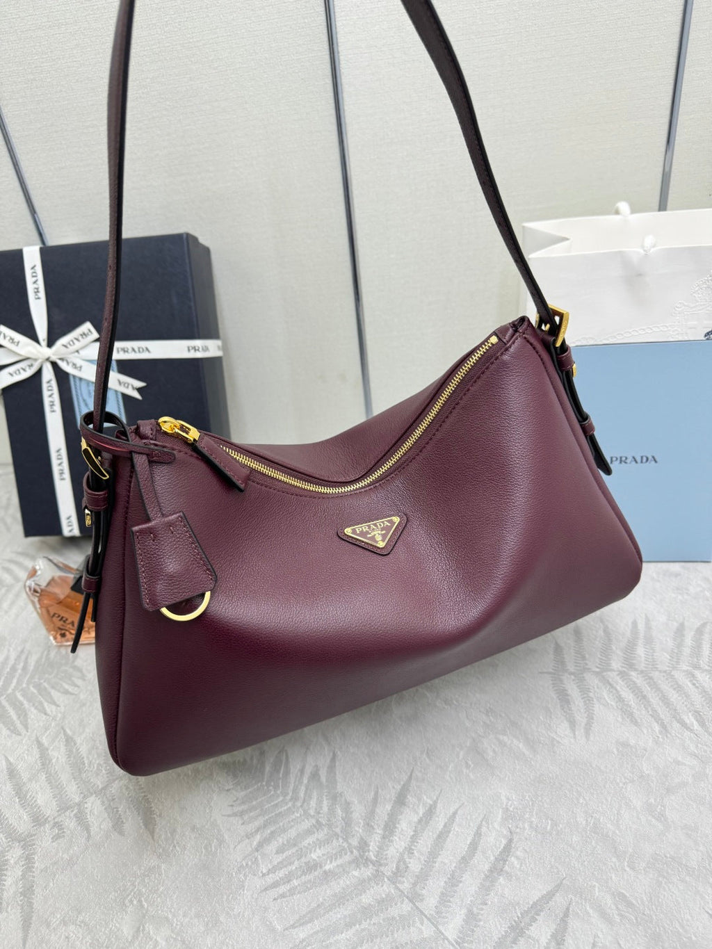 Pra Aimee Underarm Hobo Bag 39cm Burgundy Cowhide 267275