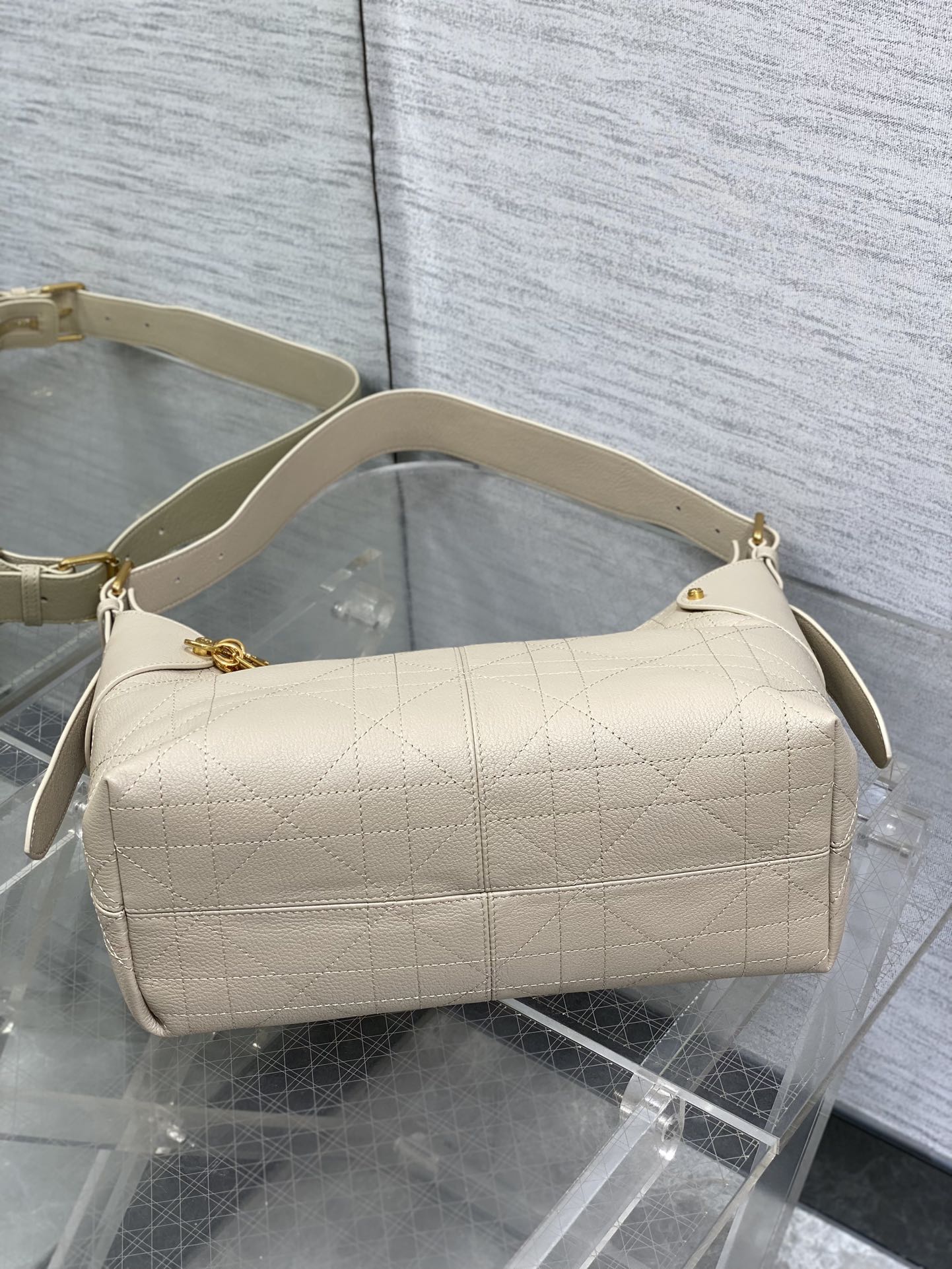 CD VOYAGE Handbag 28cm Cream Cowhide