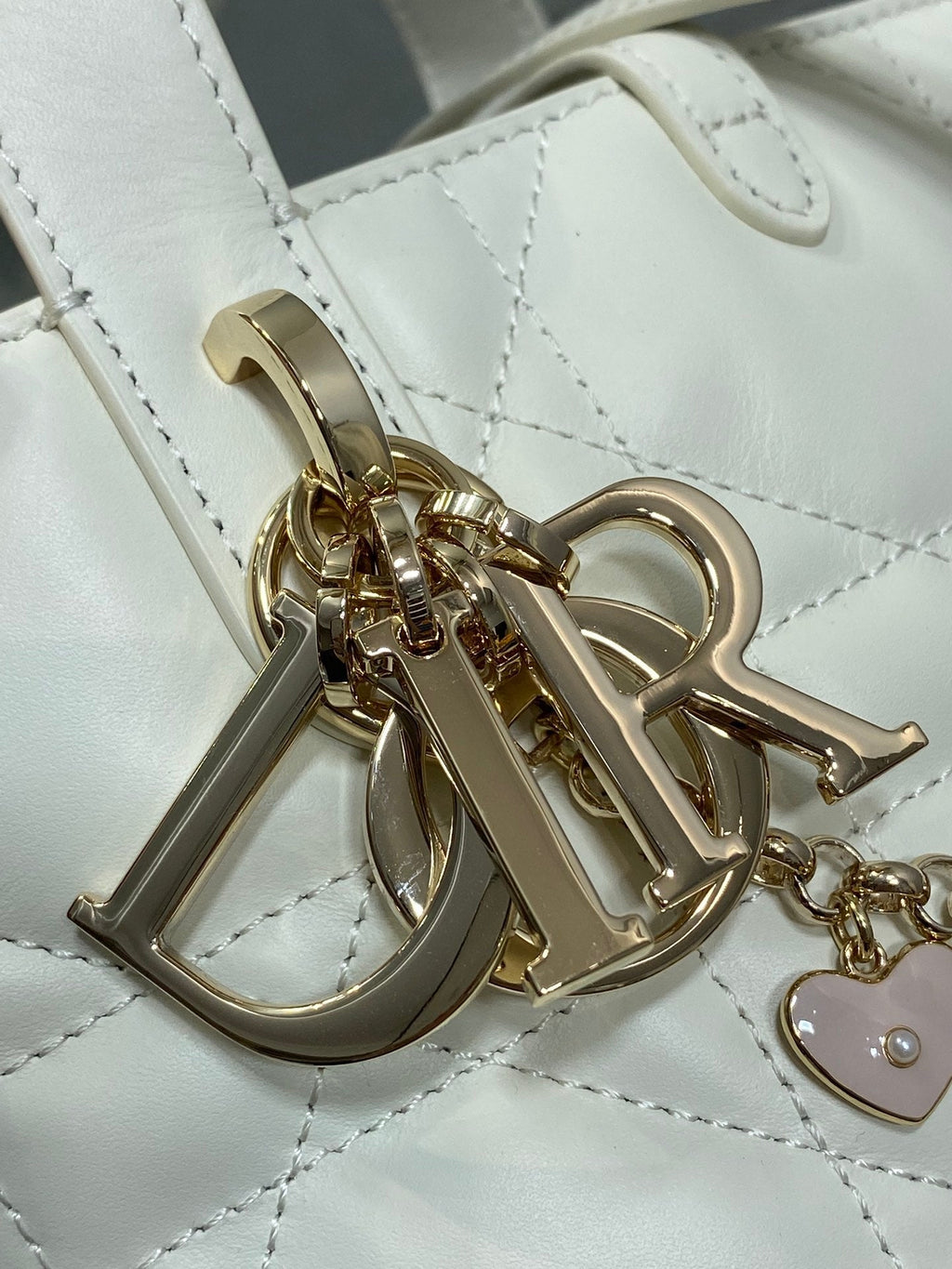 CD Toujours Vertical Small Built-In Lucky Charm Chain 18cm White Lambskin