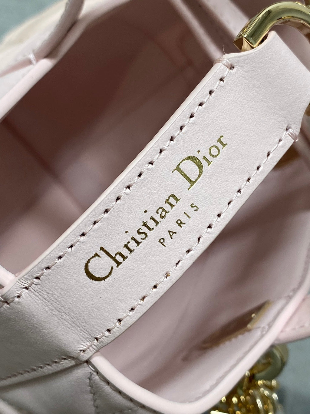 CD Toujours Vertical Small Built-In Lucky Charm Chain 18cm Pink Lambskin
