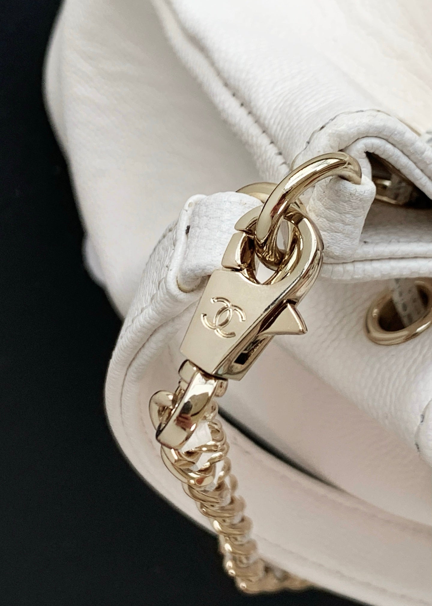 CC 22B Mini Chain 12.5cm Buckle Bag White Calfskin