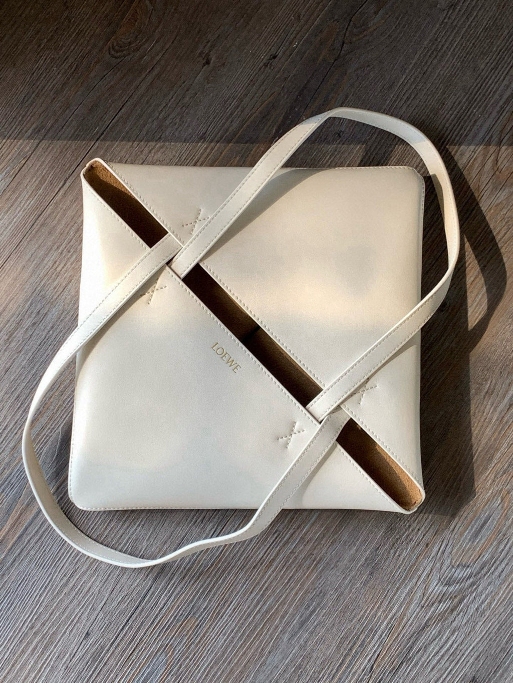 LOE 31 Medium Puzzle Fold Tote In Asphalt Beige/White Glossy Cowhide 274315