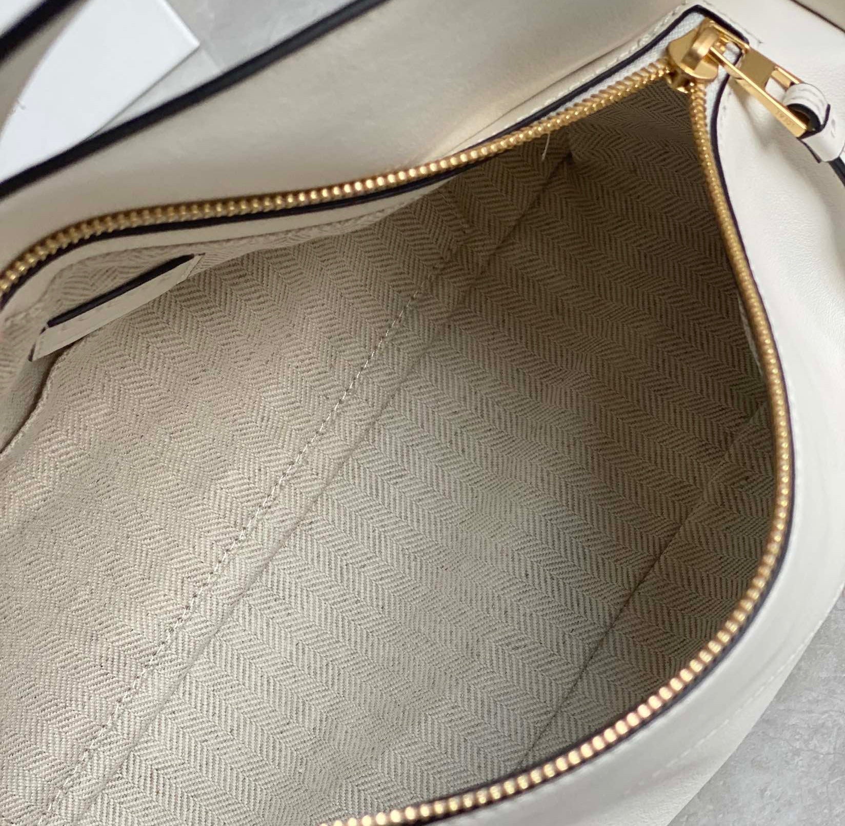 LOE Puzzle Hobo 29cm in Classic White Calfskin 274282