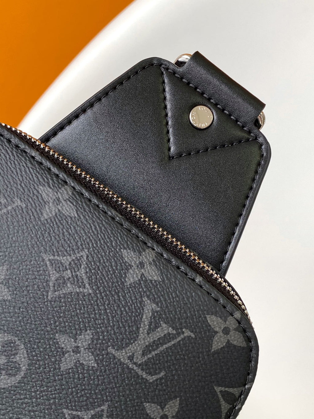 LV AVENUE Shoulder Bag 31 Black Monogram in Damier Graphite Canvas 278122