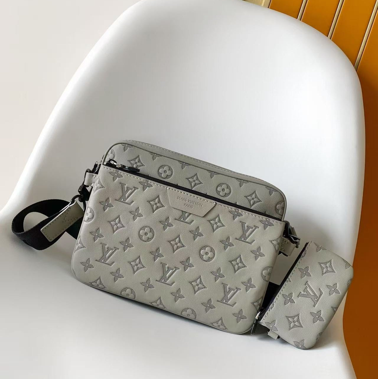 TRIO MESSENGER 25 IN GRAY MONOGRAM SHADOW CALFSKIN