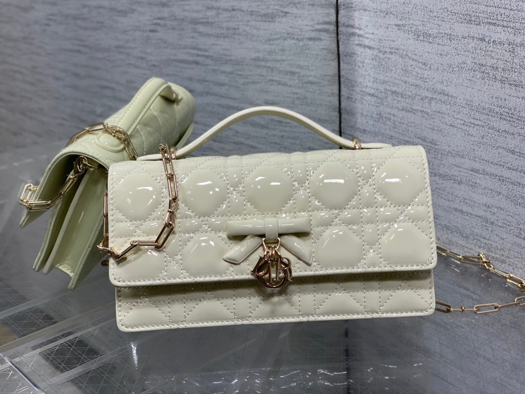 Dior 26 Bow Pearl Chain Clutch In Ivory Glossy Lambskin GHW