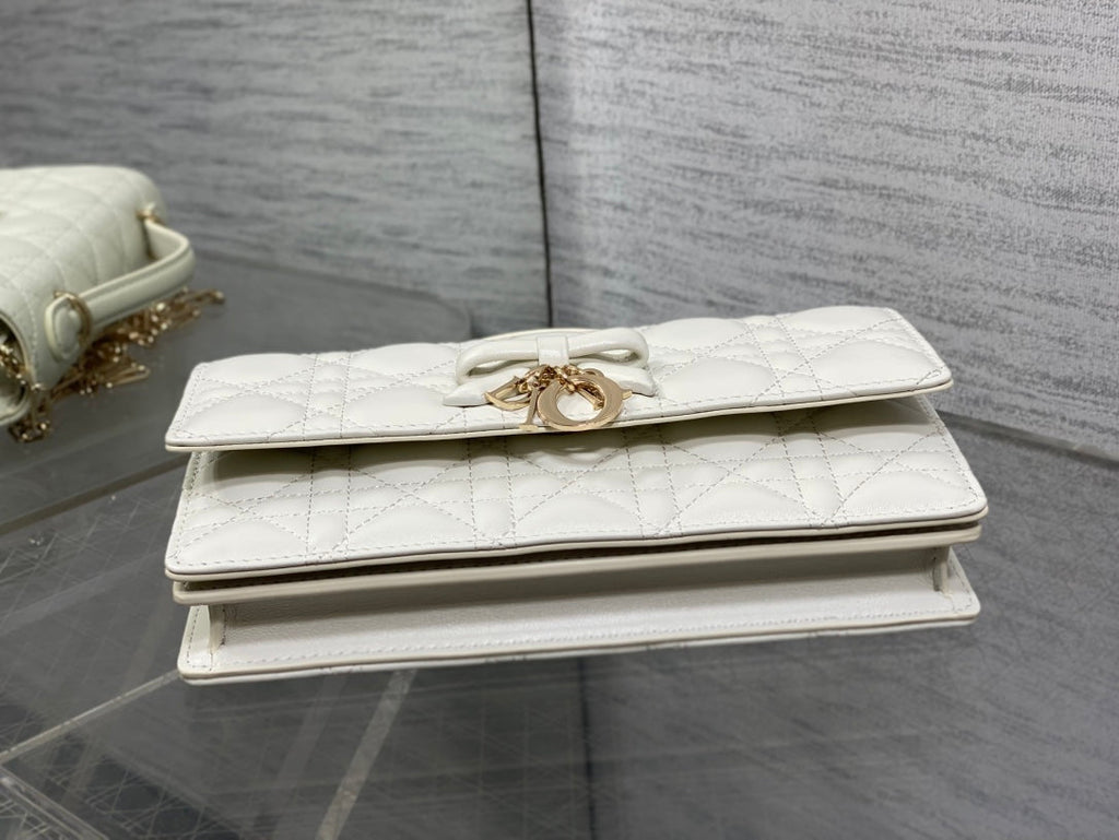 Dior 26 Bow Pearl Chain Clutch White Lambskin GHW