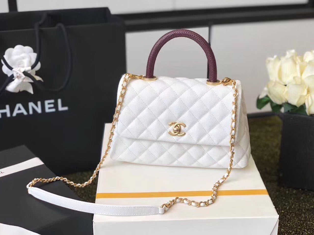 CHL -  Coco Handle Quilted Lizard Handle Bag 24LO Caviar Leather Gold Hardware Spring/SuMM - er Act 1 Collection, White
