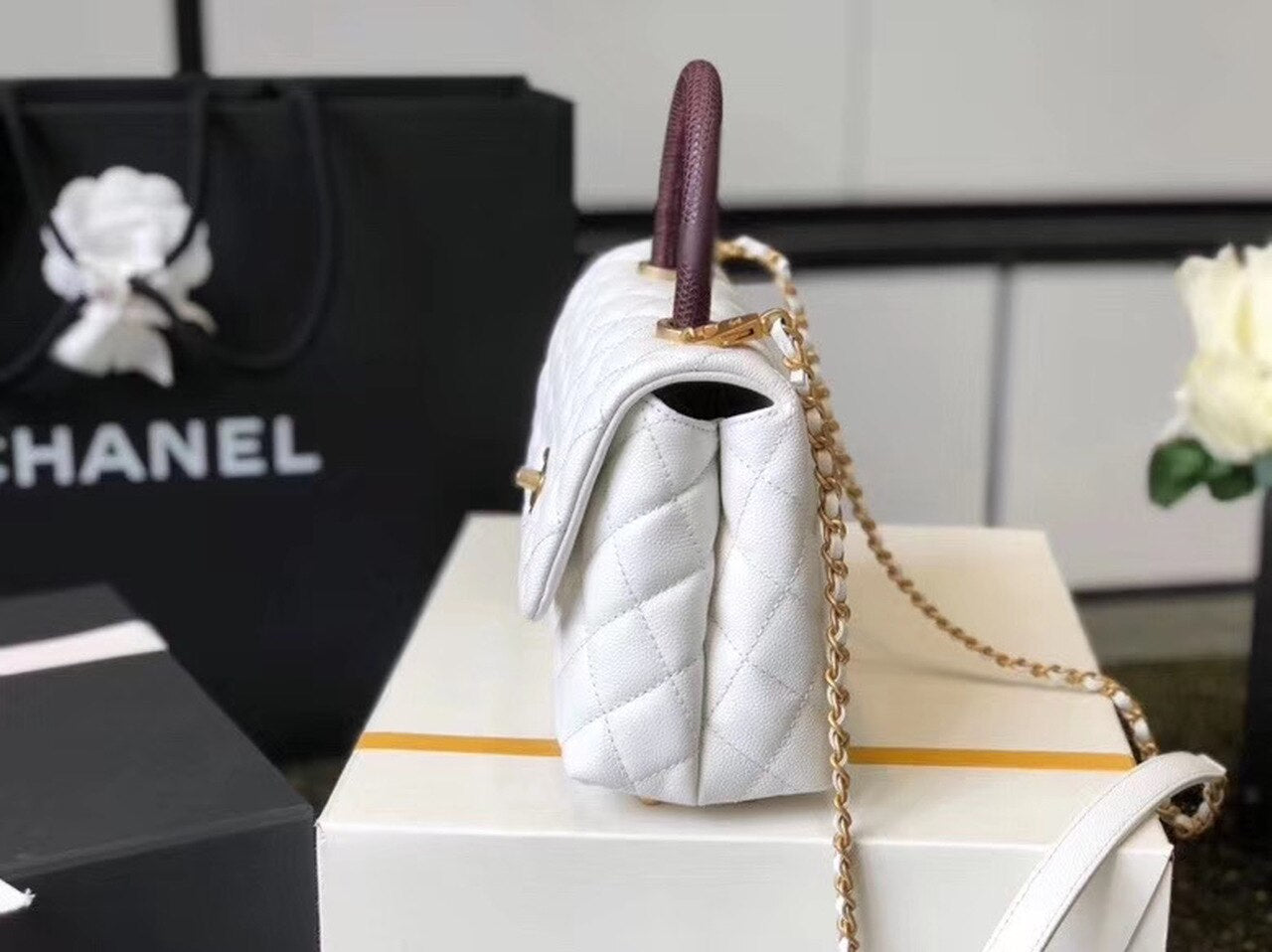 CHL -  Coco Handle Quilted Lizard Handle Bag 24LO Caviar Leather Gold Hardware Spring/SuMM - er Act 1 Collection, White