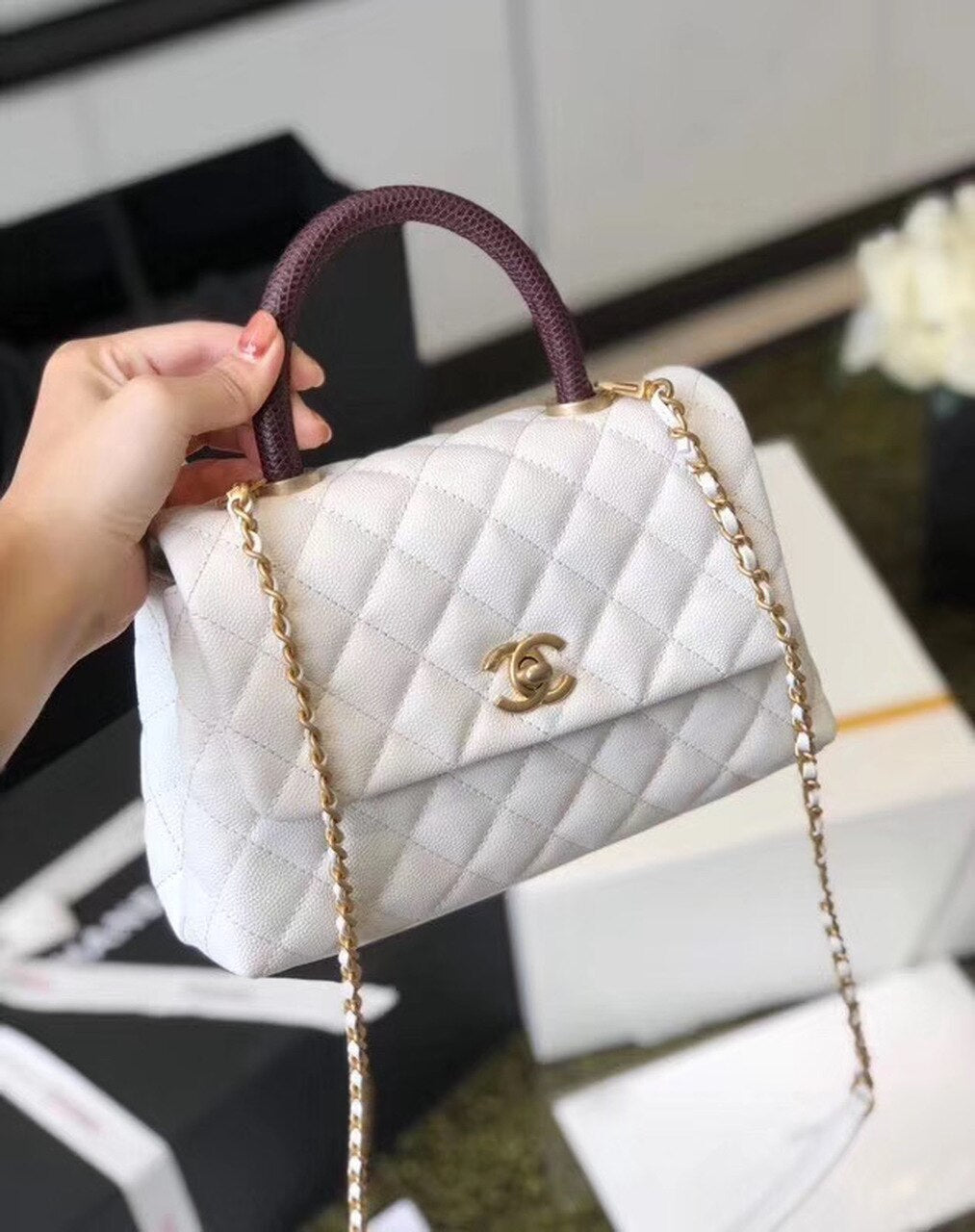 CHL -  Coco Handle Quilted Lizard Handle Bag 24LO Caviar Leather Gold Hardware Spring/SuMM - er Act 1 Collection, White