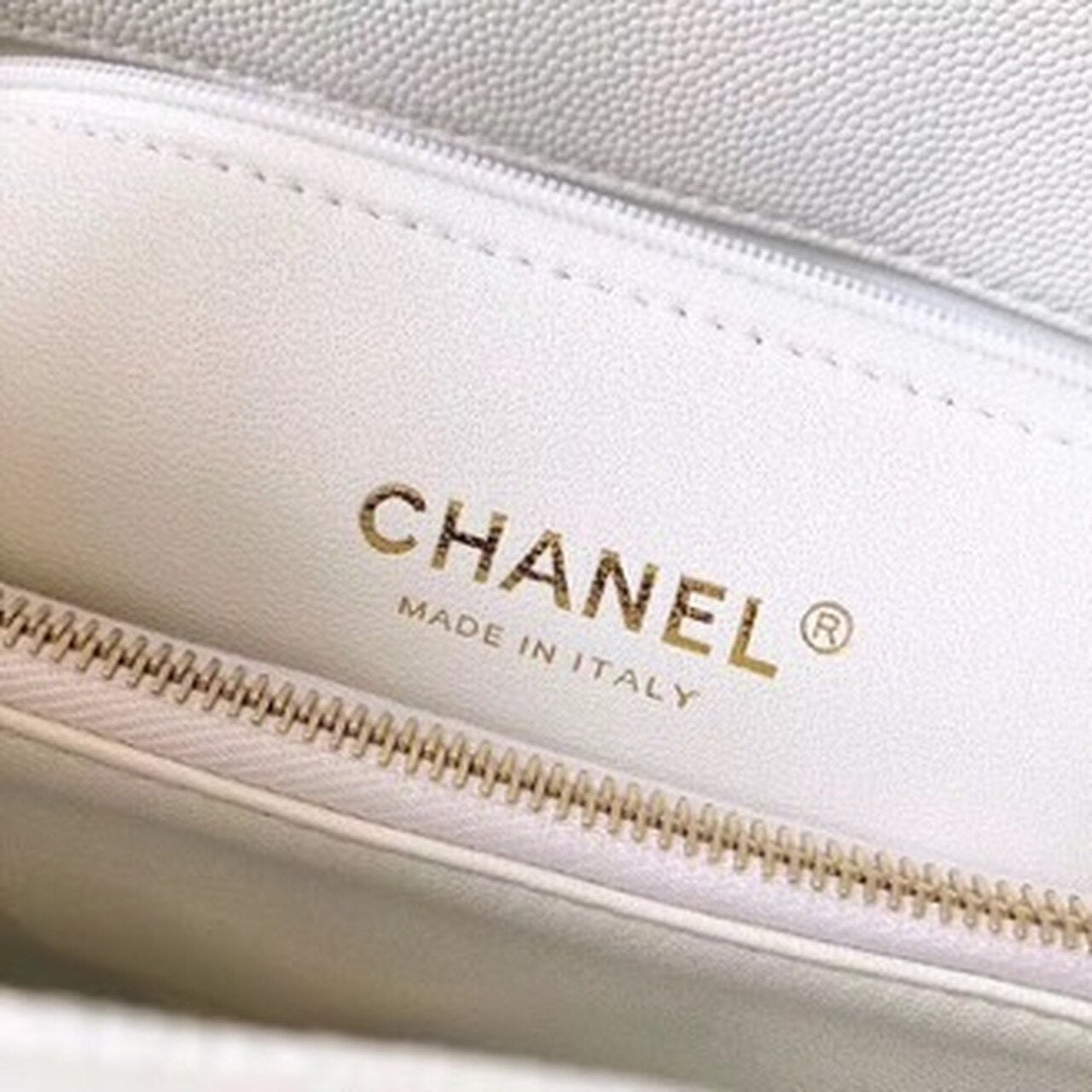 CHL -  Coco Handle Quilted Lizard Handle Bag 24LO Caviar Leather Gold Hardware Spring/SuMM - er Act 1 Collection, White