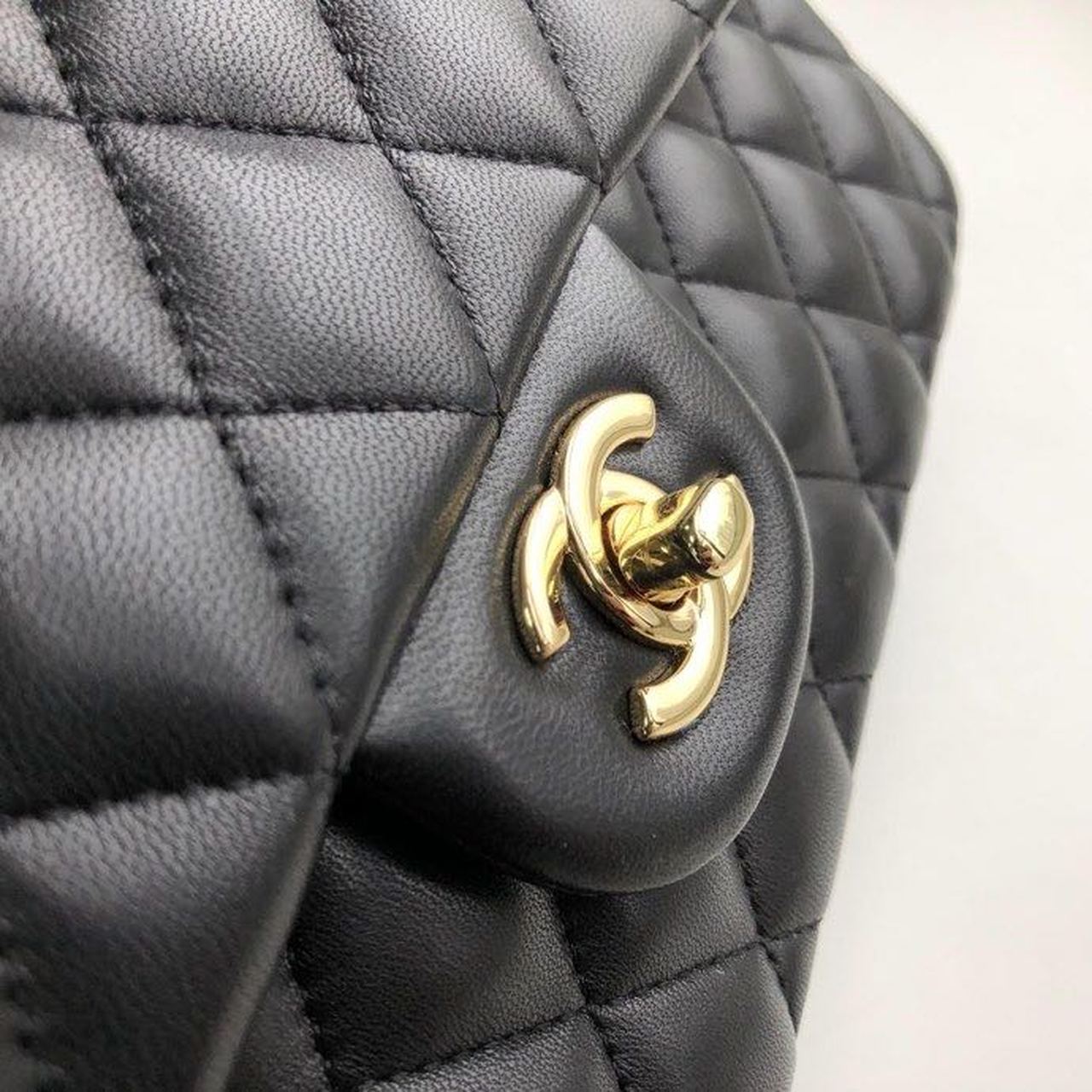 CHL -  Classic Handbag Gold Toned Hardware Black For Women Bags, Shoulder And Crossbody Bags 10.2in/26LO A01112