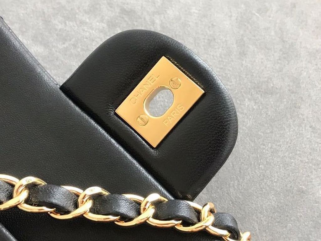 CHL -  Classic Flap Bag 25LO Gold Hardware Lambskin Leather Spring/SuMM - er Collection Black