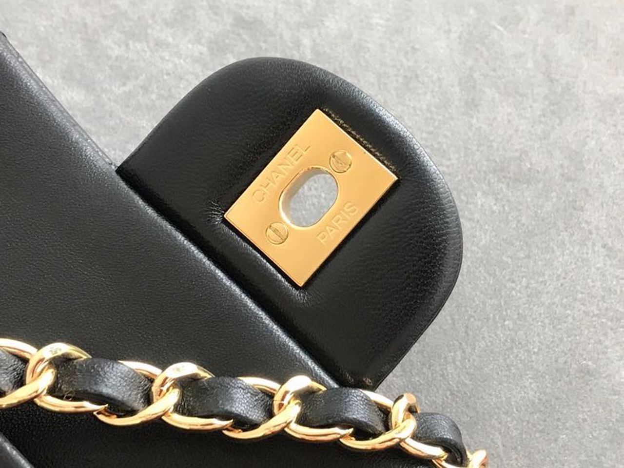 CHL -  Classic Flap Bag 25LO Gold Hardware Lambskin Leather Spring/SuMM - er Collection Black
