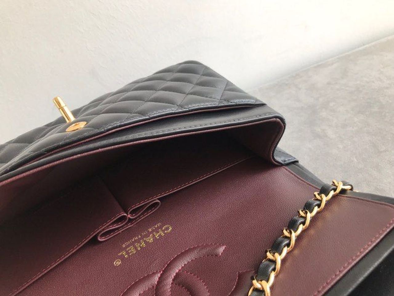 CHL -  Classic Flap Bag 25LO Gold Hardware Lambskin Leather Spring/SuMM - er Collection Black