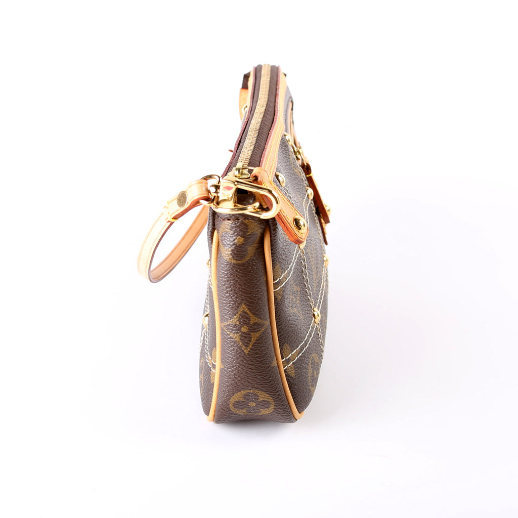 Riveting Pochette